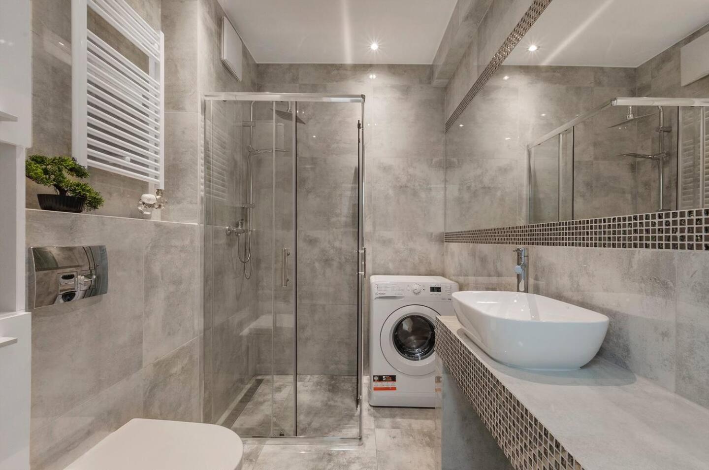 Lumina Comfy Apart Near The Railway Station وودج المظهر الخارجي الصورة